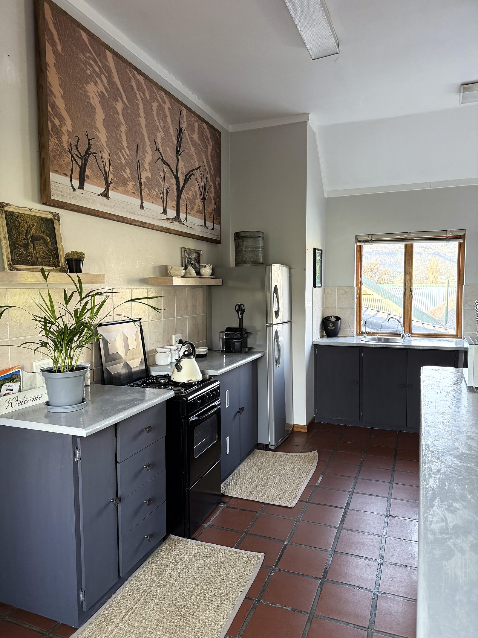 Fully equipped kitchen in The Loft with terracotta floors